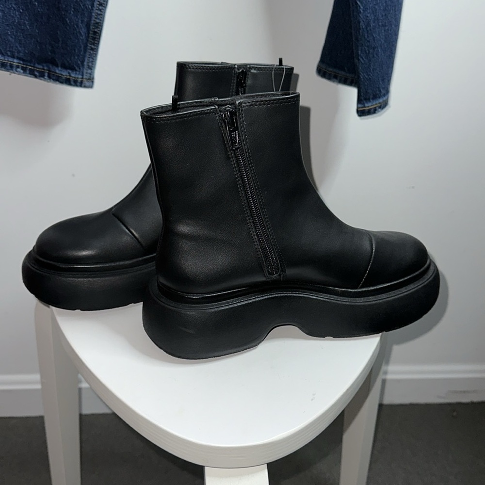 H&M Platform Boots in Black - Picture 5 of 8